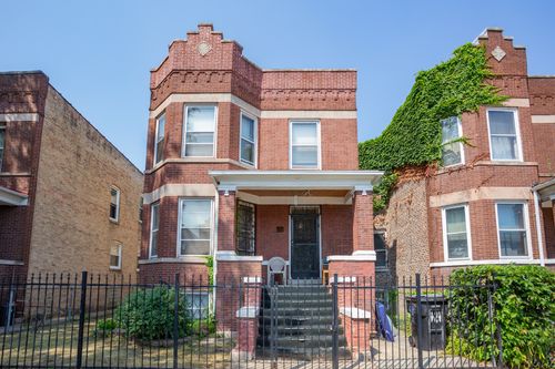 822 N Avers Ave, Chicago, IL, 60651-3701 | Card Image