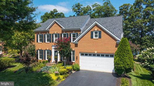 8192 Tillinghast Ln, GAINESVILLE, VA, 20155-3823 | Card Image