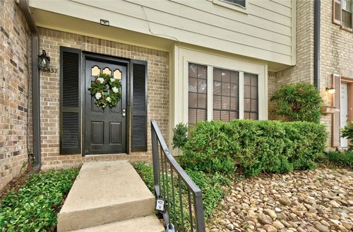 6637 Valleyside Rd, Austin, TX, 78731-3161 | Card Image