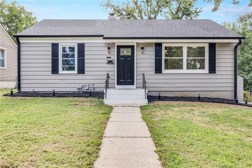 2334 S Hall Rd, Independence, MO, 64052-1639 | Card Image