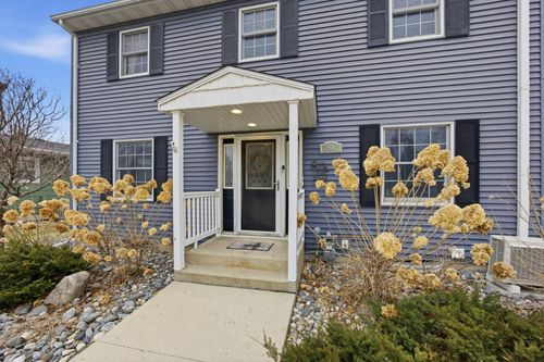 2913 11th St S, Fargo, ND, 58103-6011 | Card Image