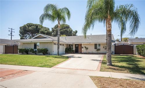 934 Lorna, Corona, CA, 92882 | Card Image