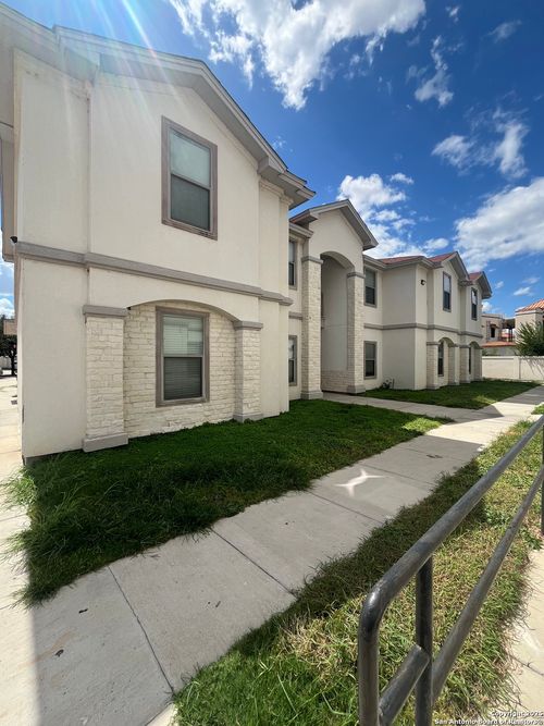 7615 Laguna Del Mar Ct, Laredo, TX, 78041-4182 | Card Image