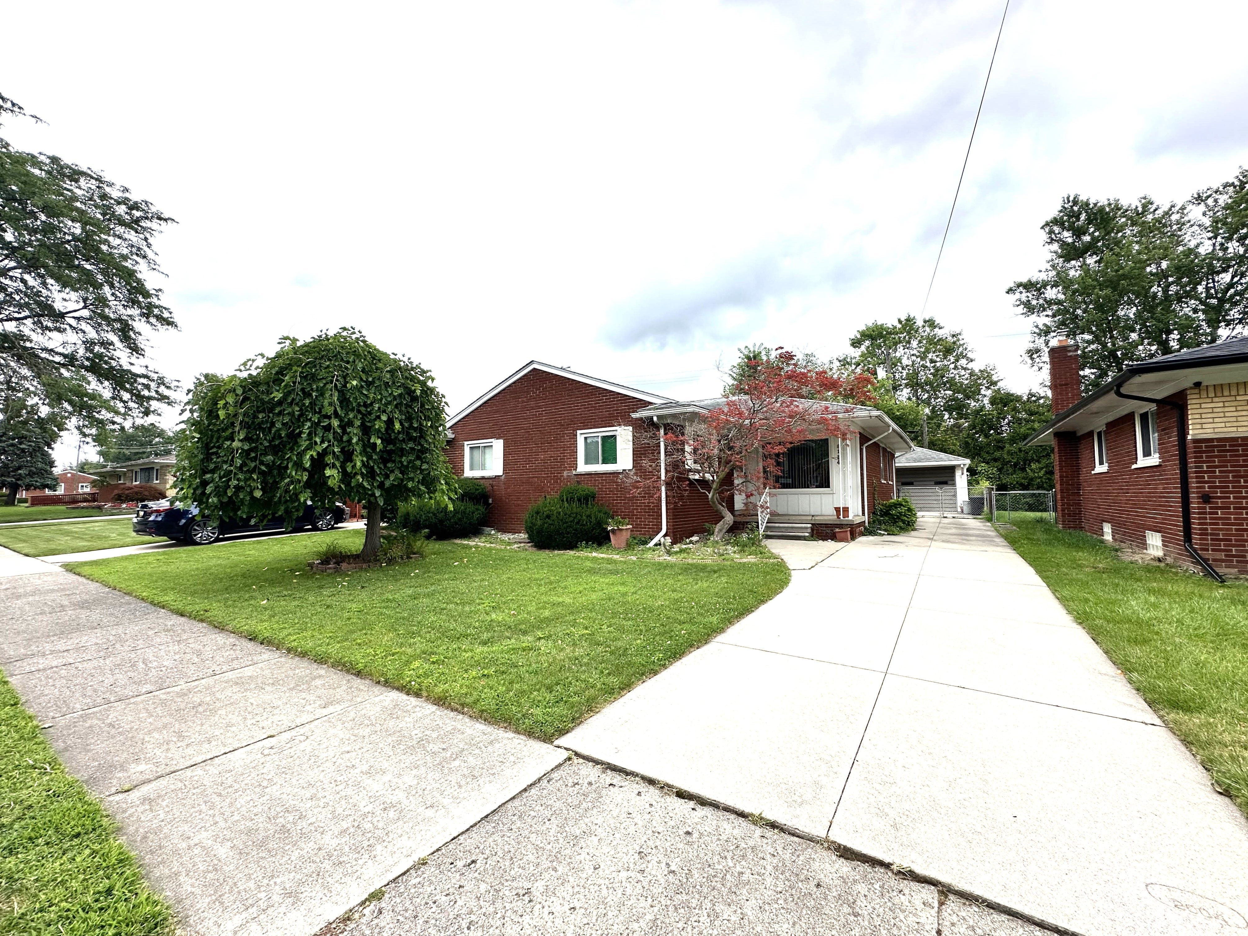 Lochdale St, Dearborn Heights, MI 48127
