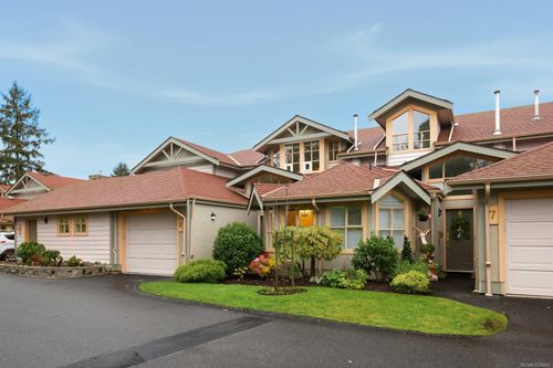 8-500 Marsett Pl, Victoria, BC, V8Z7J1 | Card Image