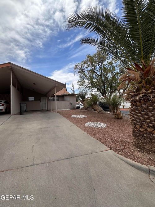 3228 Isla Cocoa Ln, El Paso, TX, 79925-3152 | Card Image