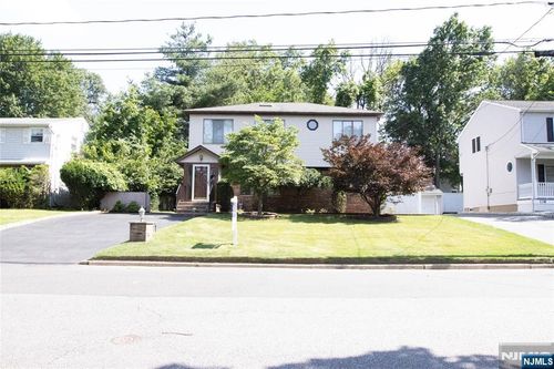 132 Jefferson Ave, Emerson, NJ, 07630-1233 | Card Image