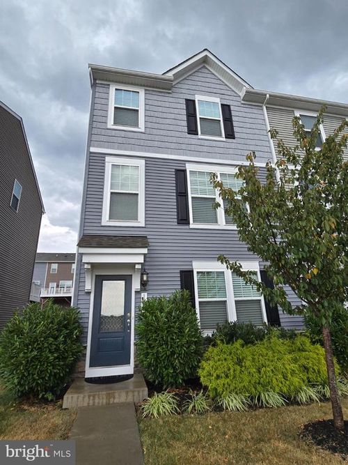 191 Presidents Pointe Ave, RANSON, WV, 25438-4812 | Card Image