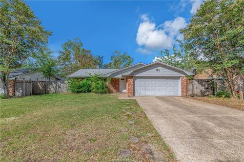 902 Holik Dr, College Station, TX, 77840-3022 | Card Image