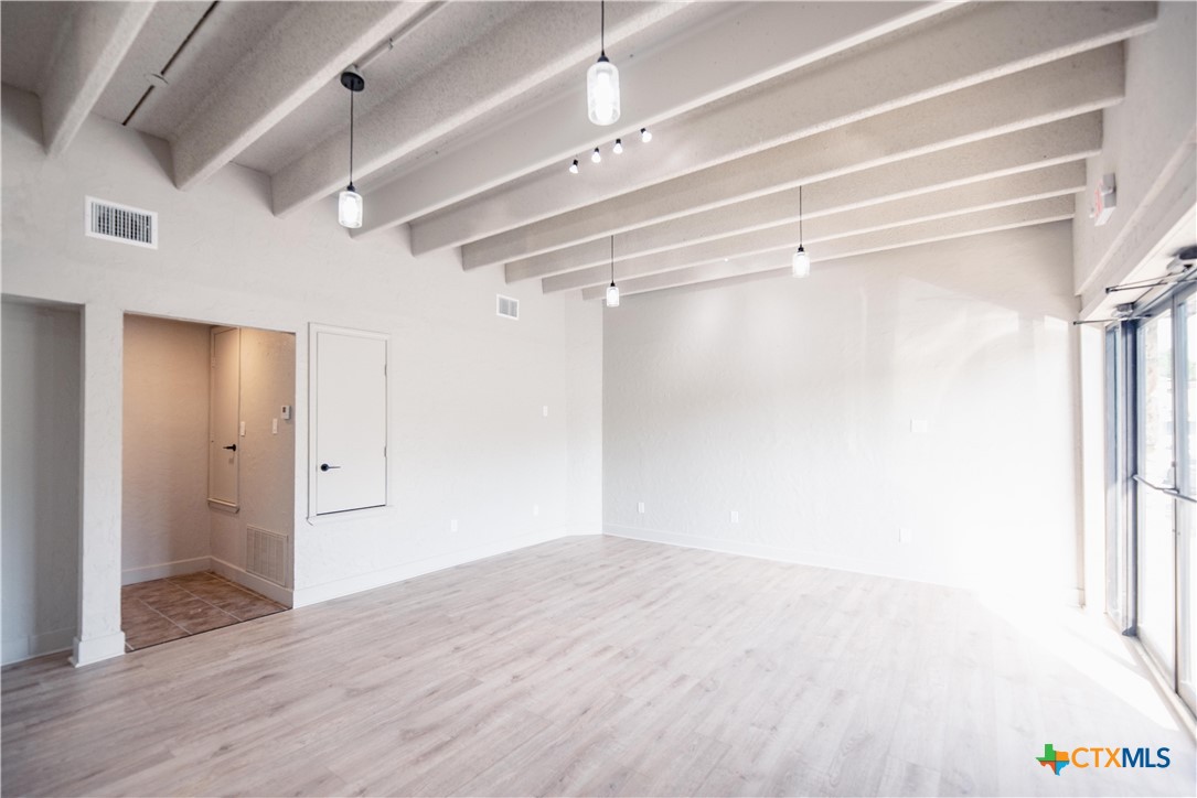 Commercial Lease in Canyon Lake 3