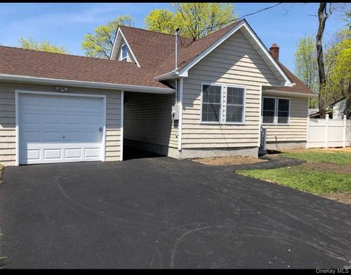 11 Jefferson St, Copiague, NY, 11726-1320 | Card Image