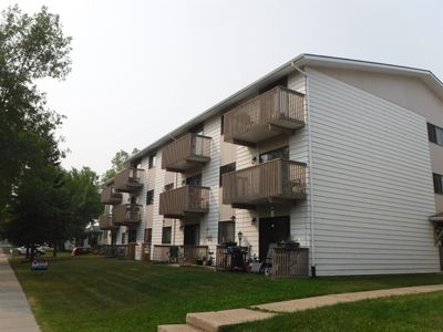 101 - 118 Mount Pleasant Dr, Condo with 2 bedrooms, 1 bathrooms and 1 parking in Camrose AB | Image 1