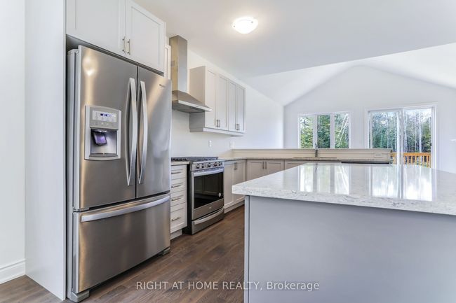 20 62 Nd St N, House other with 3 bedrooms, 3 bathrooms and 4 parking in Wasaga Beach ON | Image 5