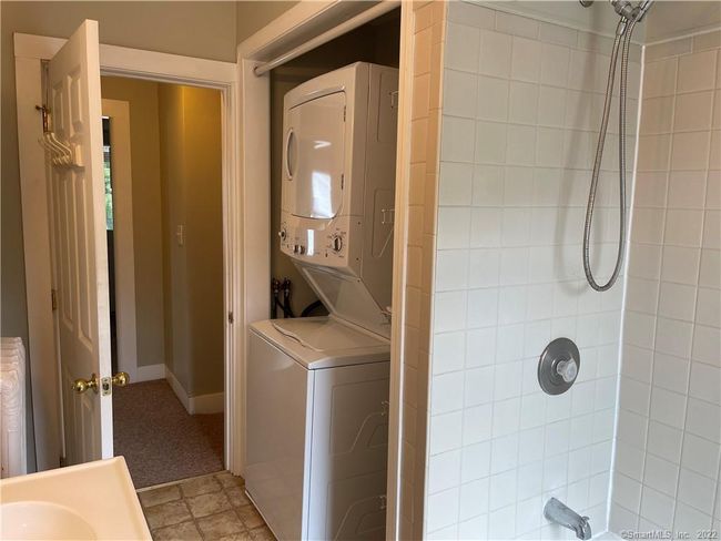 Bath/Laundry | Image 13