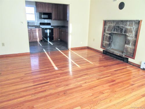 18 Station Rd, Salisbury Mills, NY, 12577-5110 | Card Image