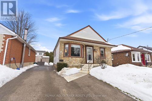 390 Division St, Oshawa, ON, L1G5M9 | Card Image