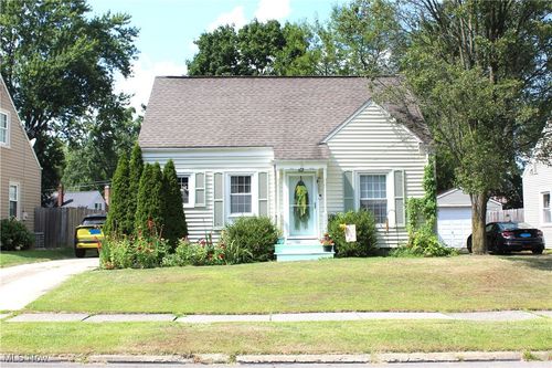 2268 Harding Rd, Cuyahoga Falls, OH, 44223-1132 | Card Image