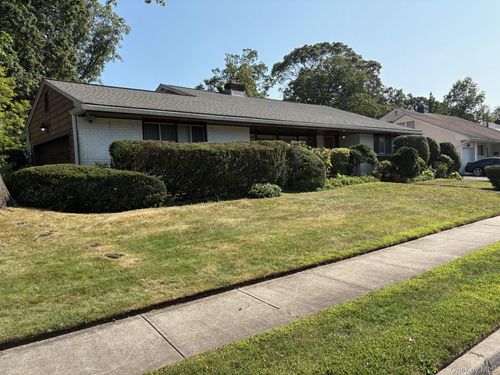 1 Willowbrook Ln, Freeport, NY, 11520-1326 | Card Image