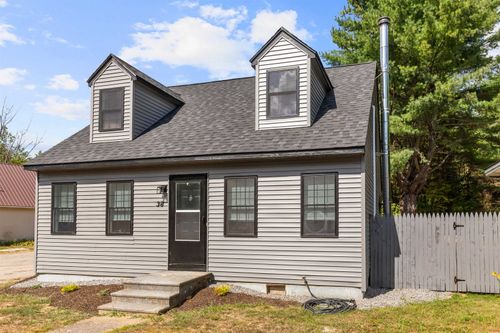 38 Country Side Cir, Belmont, NH, 03220-4042 | Card Image