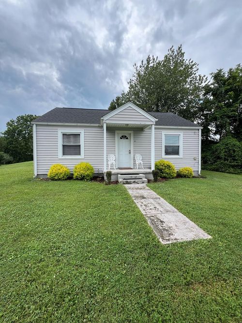 111 Clark St, Marion, VA, 24354-1822 | Card Image