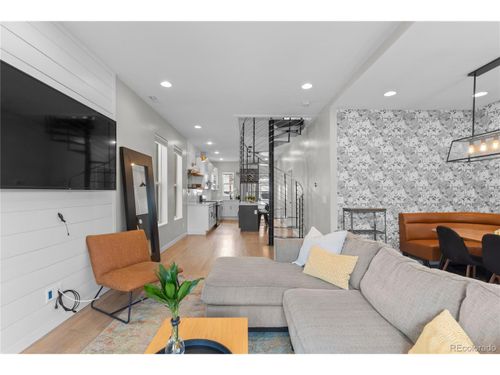 3443 Lawrence St, Denver, CO, 80205-2425 | Card Image
