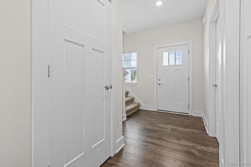 1035 Engelhardt Strasse St, Jackson, MI, 49201-9831 | Card Image