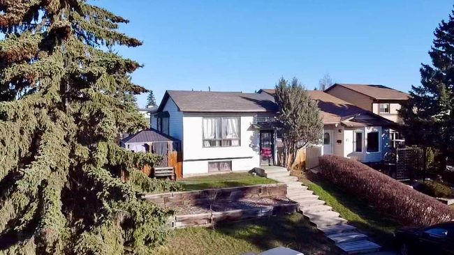 71 Cedardale Mews Sw, Home with 2 bedrooms, 2 bathrooms and 2 parking in Calgary AB | Image 1