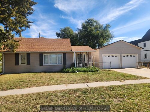 305 Berber St, Cairo, NE, 68824 | Card Image