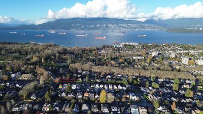 3983 W 10th Ave, House other with 6 bedrooms, 3 bathrooms and null parking in Vancouver BC | Image 3