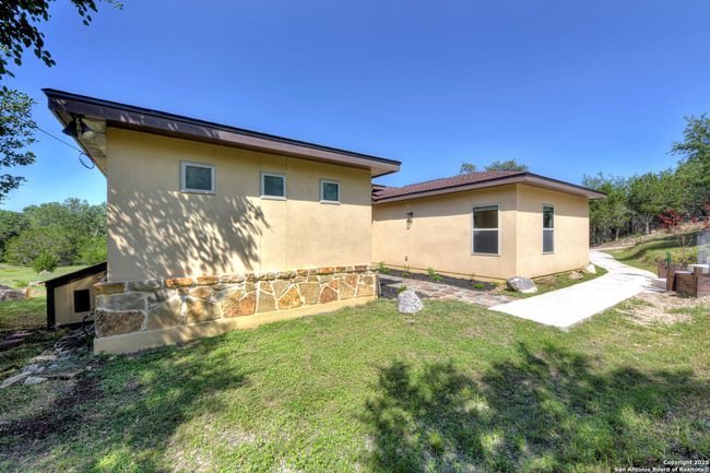 211 Comal Run, House other with 3 bedrooms, 4 bathrooms and null parking in Bulverde TX | Image 5