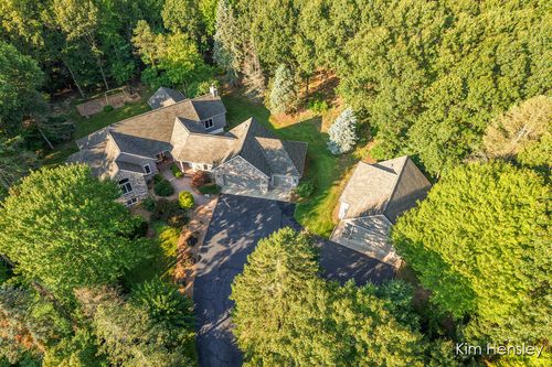 2260 Sprucewood Ct Ne, Belmont, MI, 49306-9335 | Card Image