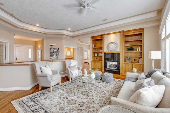 329 Douglasdale Point Se, Home with 4 bedrooms, 2 bathrooms and 6 parking in Calgary AB | Image 8