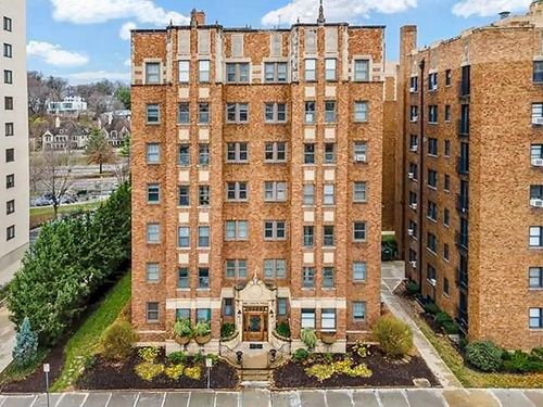 501-807 W 48 Street Unit #501 Street, Kansas City, MO, 64112 | Card Image