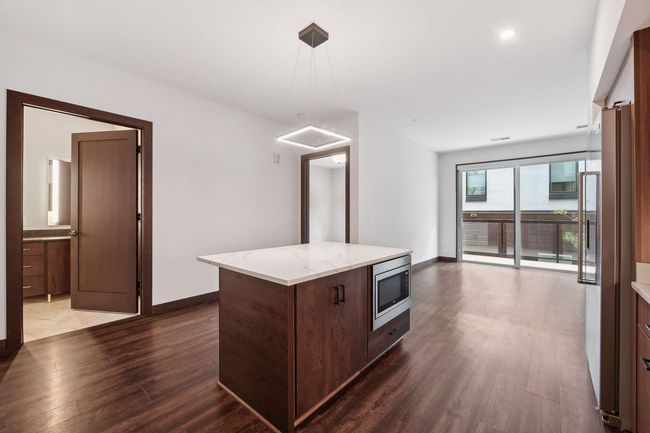 APT-204 - 253 Lake St E, Condo with 1 bedrooms, 1 bathrooms and null parking in Wayzata MN | Image 12