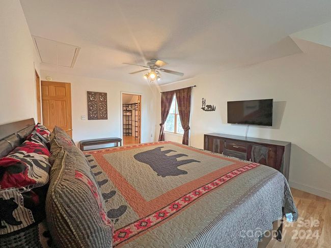 Upstairs Bedroom (1) | Image 25
