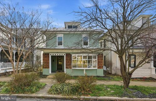 329 N Mildred St, CHARLES TOWN, WV, 25414-1833 | Card Image