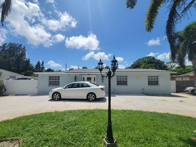 Burch Dr, West Palm Beach, FL 33415