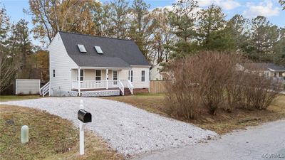 10207 W Alberta Court, House other with 3 bedrooms, 3 bathrooms and null parking in Chesterfield VA | Image 2