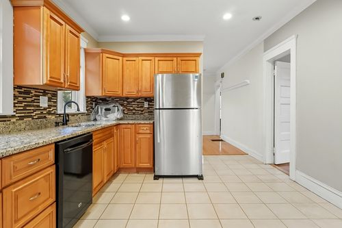 32-32 Walnut St, Arlington, MA, 02476-6140 | Card Image