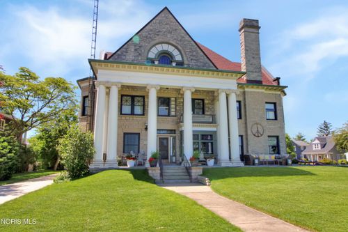 504 E Perry Street, Port Clinton, OH, 43452 | Card Image