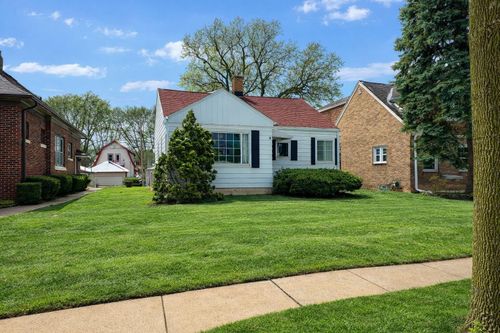 160 W Crawford Ave, Milwaukee, WI, 53207-3866 | Card Image