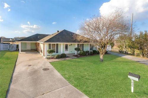 635 S Destrehan Ave, Destrehan, LA, 70047-5133 | Card Image