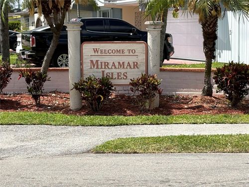 6612 Dahlia Dr, Miramar, FL, 33023-4911 | Card Image