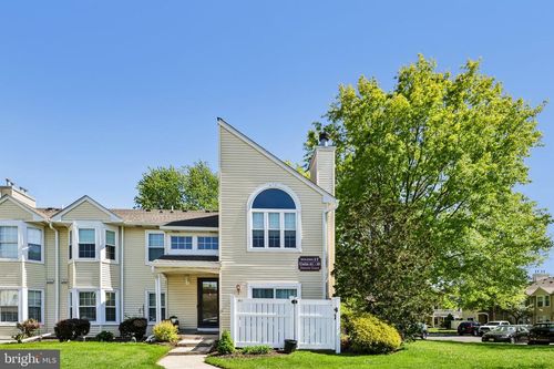 18 Dennis Ct, Hightstown, NJ, 08520-3017 | Card Image