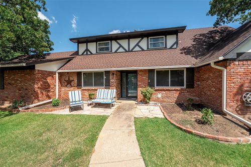 2119 Prestonwood Dr, Arlington, TX, 76012-5418 | Card Image