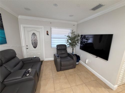 204-5935 W 26th Ave, Hialeah, FL, 33016-4045 | Card Image