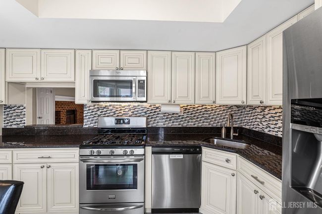 251 Chaucer Ct, Townhouse with 2 bedrooms, 2 bathrooms and null parking in Old Bridge NJ | Image 7