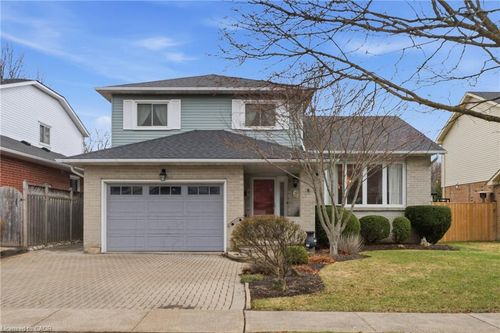 3 Elderwood Dr, St Catharines, ON, L2S3E9 | Card Image
