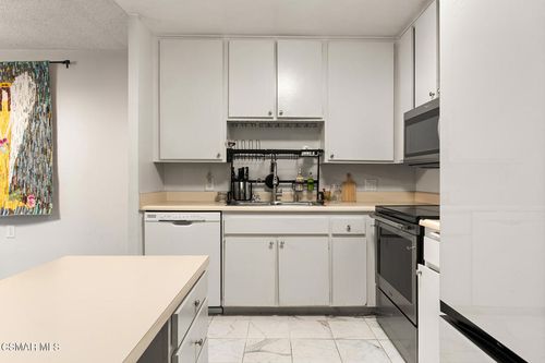 11-327 Chestnut Hill Ct, Thousand Oaks, CA, 91360-3806 | Card Image