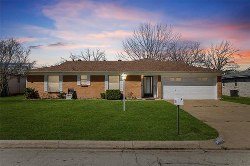 1118 Cozby St E, Benbrook, TX, 76126-3627 | Card Image